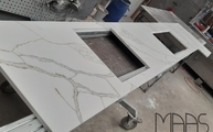 Produktion - Dream Calacatta Oro Dream Quarzagglo Arbeitsplatte mit Ausschnitten