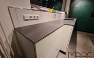 Eter Dekton Arbeitsplatten auf der Küchenzeile montiert
