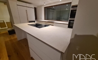 Kücheninsel mit Limestone Ivory Marazzi Arbeitsplatte