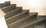 Treppe mit Granit Sockelleisten