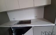 Küchenzeile mit Calacatta Level Keramik Arbeitsplatte