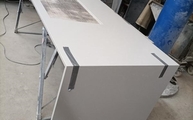 Produktion - Desert Silver Silestone Arbeitsplatte und Seitenwange auf Gehrung
