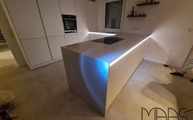 Küche in Bruckmühl mit Desert Silver Silestone Arbeitsplatten