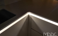 Beleutete Desert Silver Silestone Arbeitsplatte