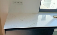 Polierte Ethereal Glow Silestone Arbeitsplatte