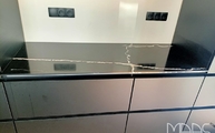 Montage der Silestone Arbeitsplatte Eternal Noir
