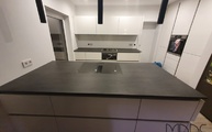 Küche in Bad Herrenalb bei Calw mit zwei Dekton Bromo Arbeitsplatten