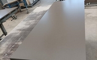 Produktion - Suede Noka Silestone Arbeitsplatte