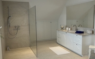 Badezimmer in Coesfeld mit Raffaello Marazzi Waschtischplatte und Rückwand