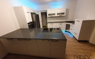 Küche in Darmstadt mit Steel Grey Granit Arbeitsplatten