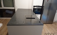 Kücheninsel mit Steel Grey Granit Arbeitsplatte
