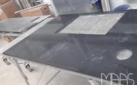 Produktion - 5101 Empira Black Caesarstone Arbeitsplatte mit Ausschnitt und Bohrung