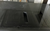 Ceranfeld in der 5101 Empira Black Caesarstone Arbeitsplatte