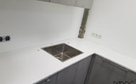 Classic White Silestone Arbeitsplatten mit Suede Oberflächen in Dortmund