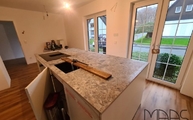 Kücheninsel mit GK07 Ceppo Dekton Arbeitsplatte