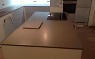 Die graue Gris Silestone Arbeitsplatte