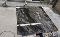 Produktion - Orobico Dark Porcelanosa Rückwand mit Steckdosenbohrungen
