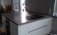 Kücheninsel mit 4030 Oyster Caesarstone Arbeitsplatten