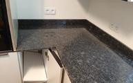 Montage der Steel Grey Granit Arbeitsplatte in Drensteinfurt