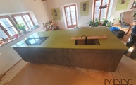 Montage der 2710 Apple Martini Caesarstone Arbeitsplatte in Dresden