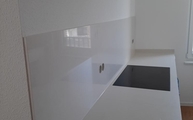 3141 Osprey Caesarstone Arbeitsplatte, Seitenwange, Rückwände und Wischleiste in Düsseldorf montiert