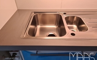 Spüle in der 4003 Sleek Concrete Caesarstone Arbeitsplatte