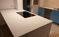 IKEA Küche mit 4001 Fresh Concrete Caesarstone Arbeitsplatten und Wischleisten