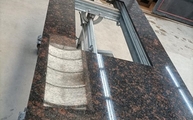 Produktion - Tan Brown Granit Kaminabdeckung mit Ausschnitt