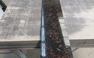 Produktion - Schmale Tan Brown Granit Kaminabdeckung
