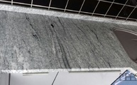 Granit Viscont White Arbeitsplatten mit polierter Oberfläche und 3,0 cm Stärke