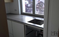 U-förmige Küche mit Unsui Silestone Arbeitsplatten