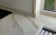 Marmoroptik der Opera Dekton Arbeitsplatten