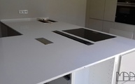 Iconic White Silestone Arbeitsplatten in Erding montiert