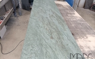 Produktion - Satinierte Tannoti Velvet Green Marmor Abdeckplatte