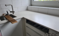 Spüle in der Desert Silver Silestone Arbeitsplatte