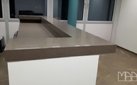 Kücheninsel mit einer Caesarstone Arbeitsplatte 4350 Mink