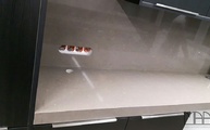 Montage der Caesarstone Rückwände 4350 Mink