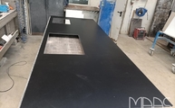 Produktion -  Laminam Arbeitsplatte Nero Assoluto mit Ausschnitten