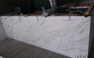 Montage in Euskirchen der Neolith Platten Calacatta C01