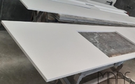 Produktion - Ausschnitt in der Iconic White Silestone Arbeitsplatte