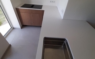 Ceranfeld in der Silestone Arbeitsplatte Miami Vena