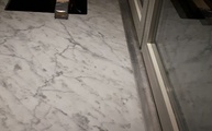 Spüle in der Marmor Bianco Carrara C Arbeitsplatte