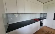 Küche in Frankfurt am Main mit Devil Black Granit Arbeitsplatten