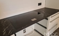 Elegant Black Marazzi Arbeitsplatte mit Ceranfeld