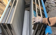 Lieferung der Granit Arbeitsplatten Nero Assoluto India mit 4 cm Gehrungsschürzen