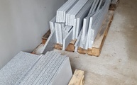 Granit Treppen (Tritt- und Setzstufen), Sockelleisten, Fliesen und Platten aus dem Material Padang Cristallo TG 34