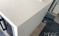 Desert Silver Silestone Arbeitsplatte und Wange auf Gehrung verklebt