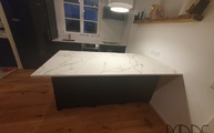 Kücheninsel mit Aura 15 Dekton Arbeitsplatte