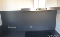 Montage der Dekton Rückwände Sirius