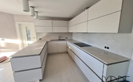 Montage der Albarium Dekton Arbeitsplatten und Rückwände in Gangelt